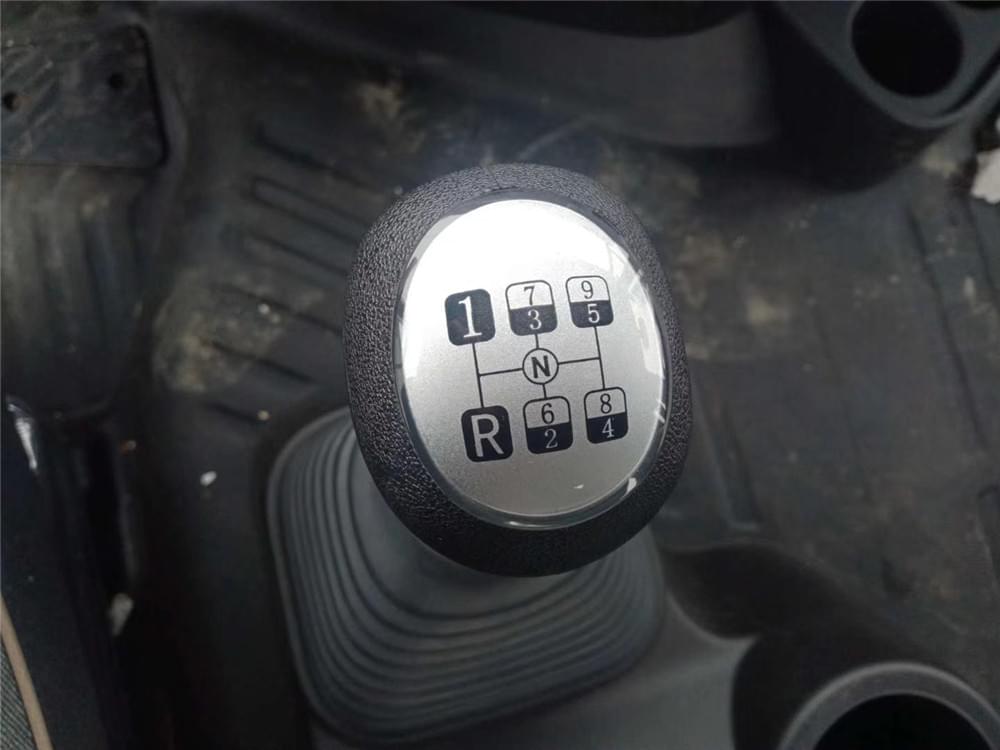 29.7方国六前四后八东风天龙350马力油罐车
